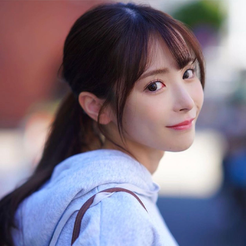 Kana Momonogi